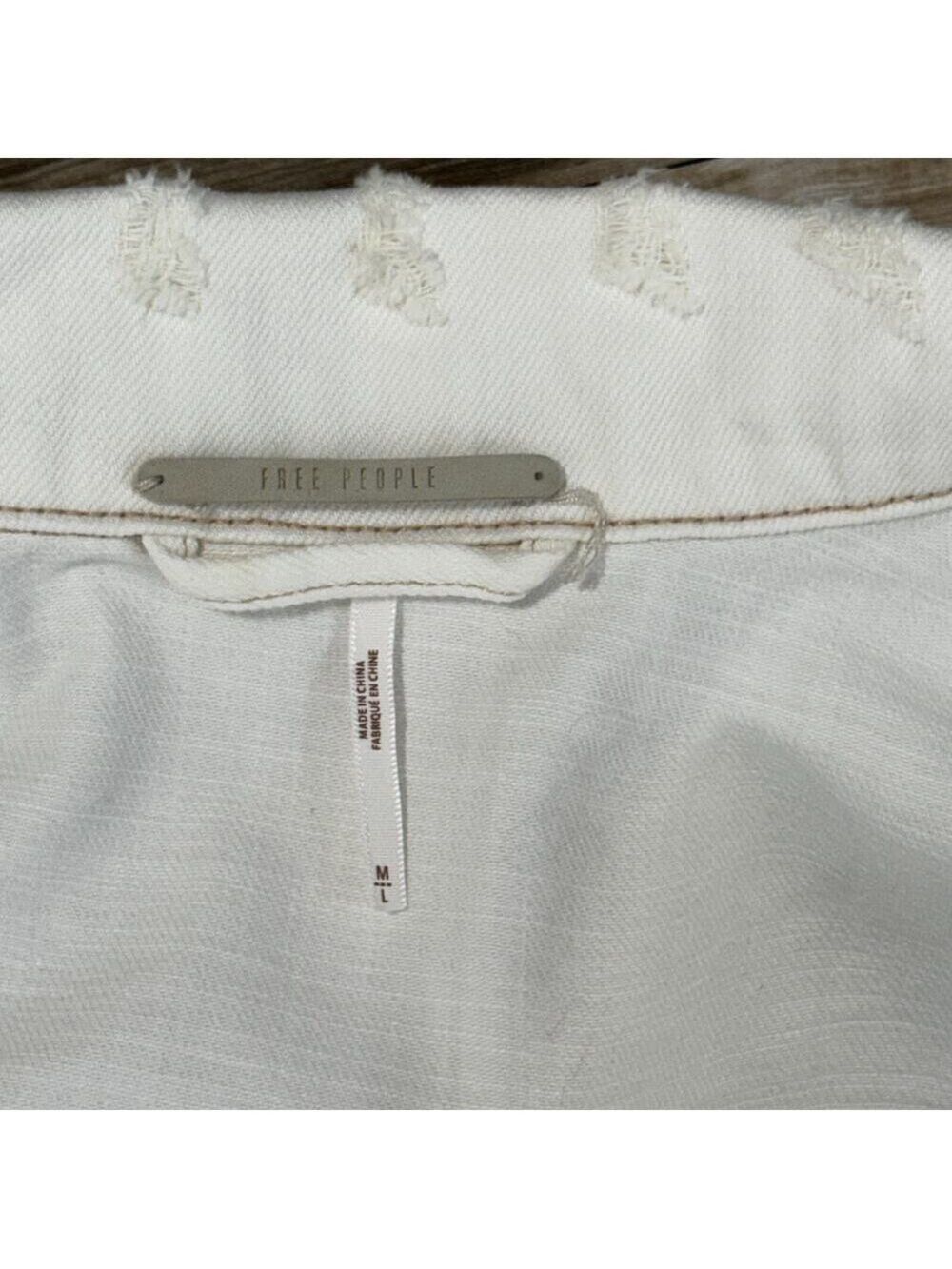 Free People Worn White Denim Trucker Boyfriend Fit Distressed Jacket M/L - Picture 8 of 12